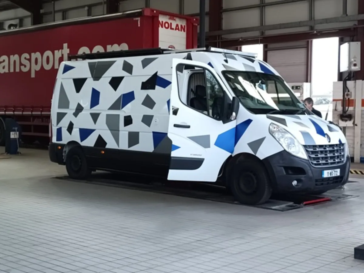 Renault Master Campervan - Image 2
