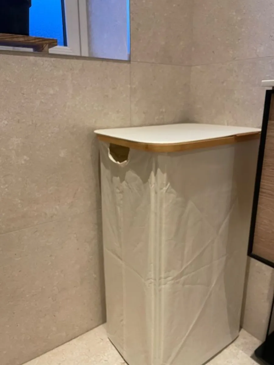 laundry basket - Image 1