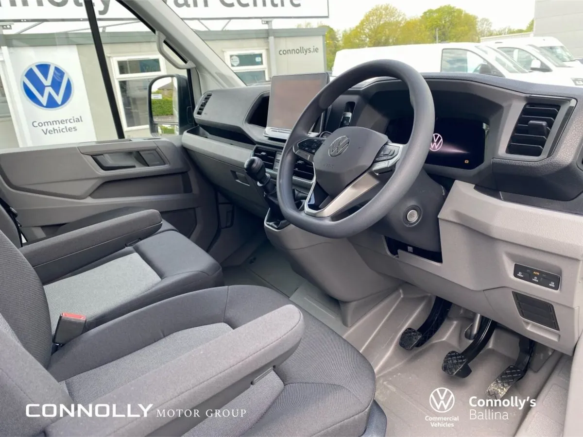 Volkswagen Crafter Trendline 30 MWB 2.0TDi 140bhp - Image 2