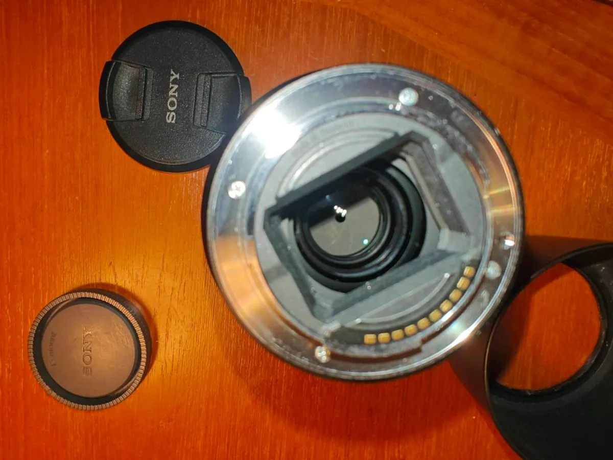 Sony 90mm F2. 8 Macro lens - Image 3