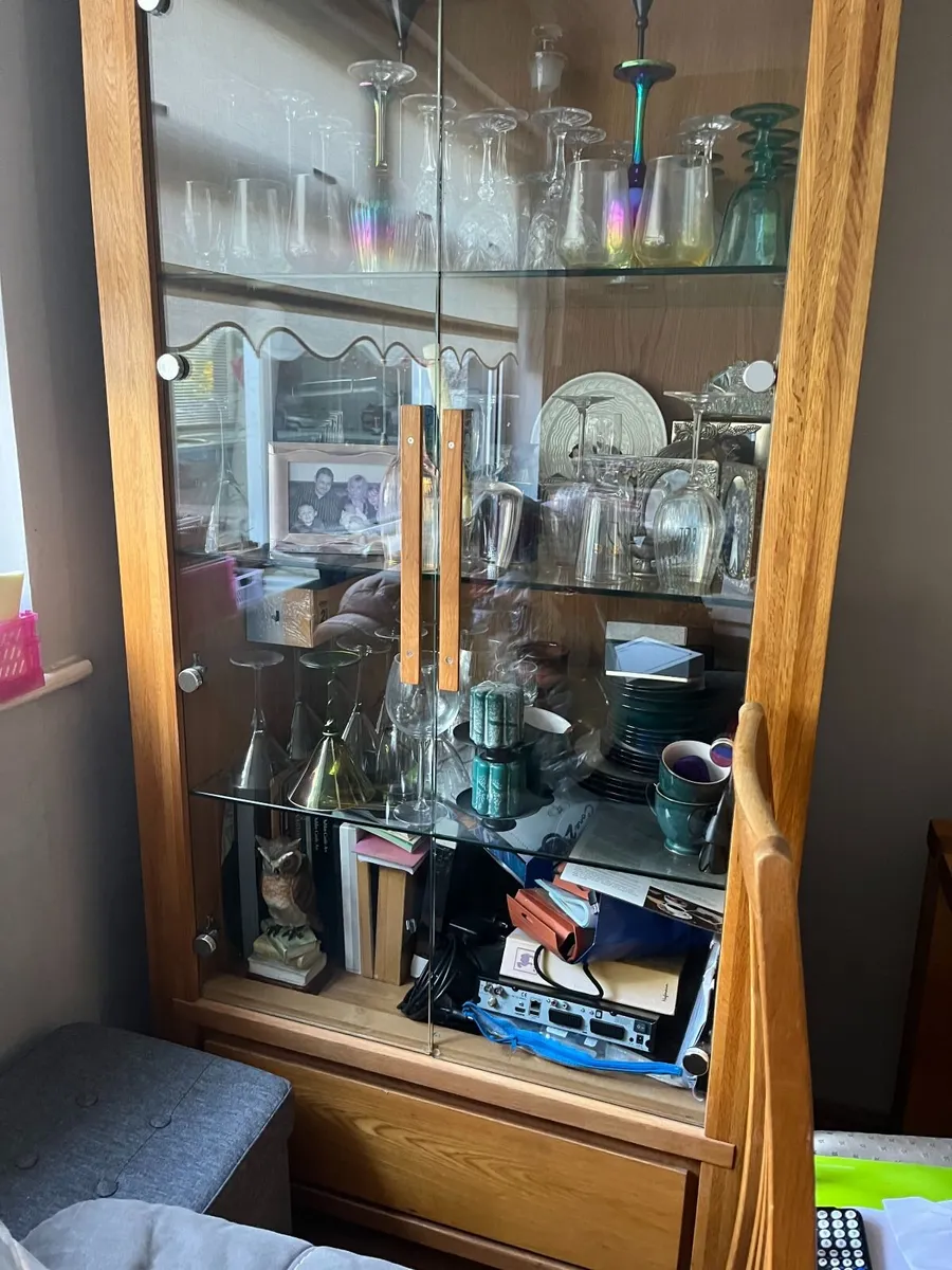 Solid Oak display cabinet - Image 3