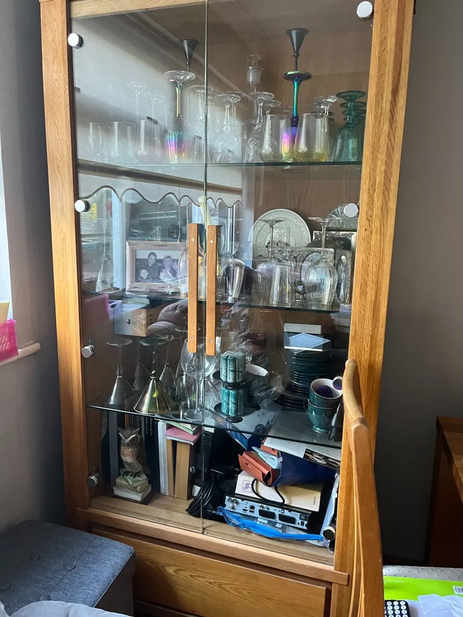 Solid Oak display cabinet - Image 4