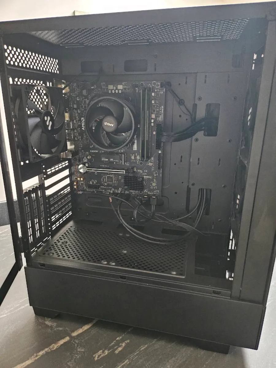 Desktop Computer - Image 2