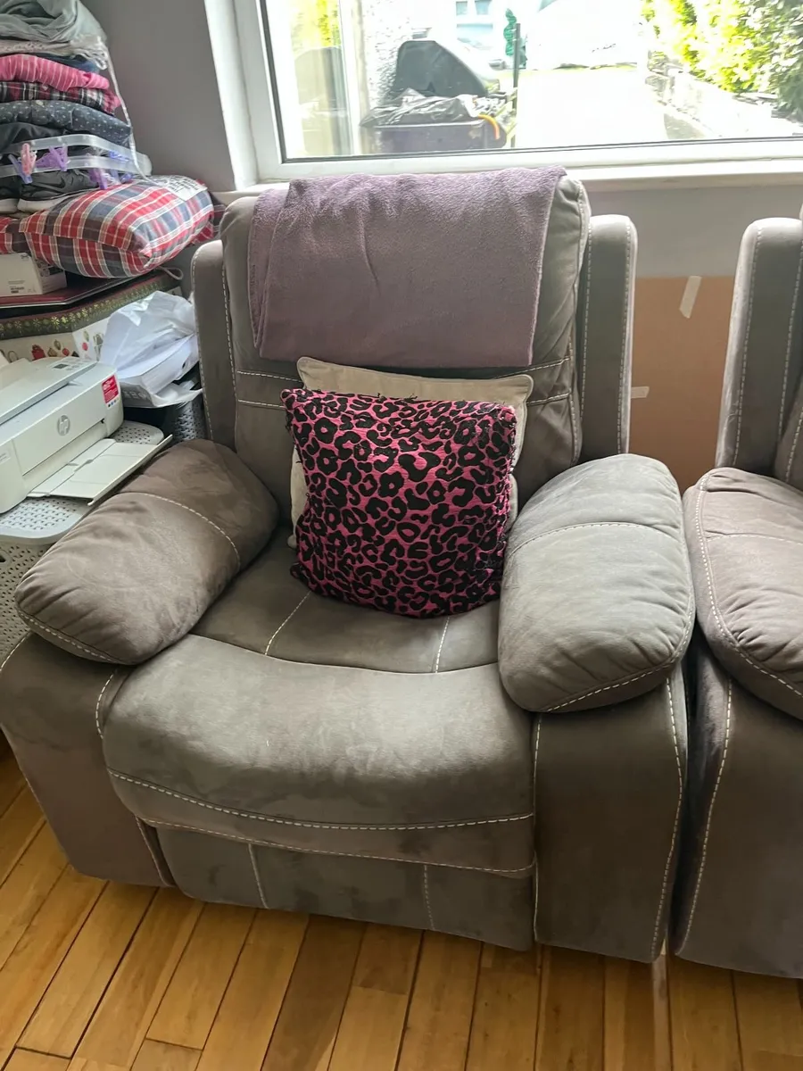 Grey 3 piece suite (sofa and 2 recliner chairs) - Image 2