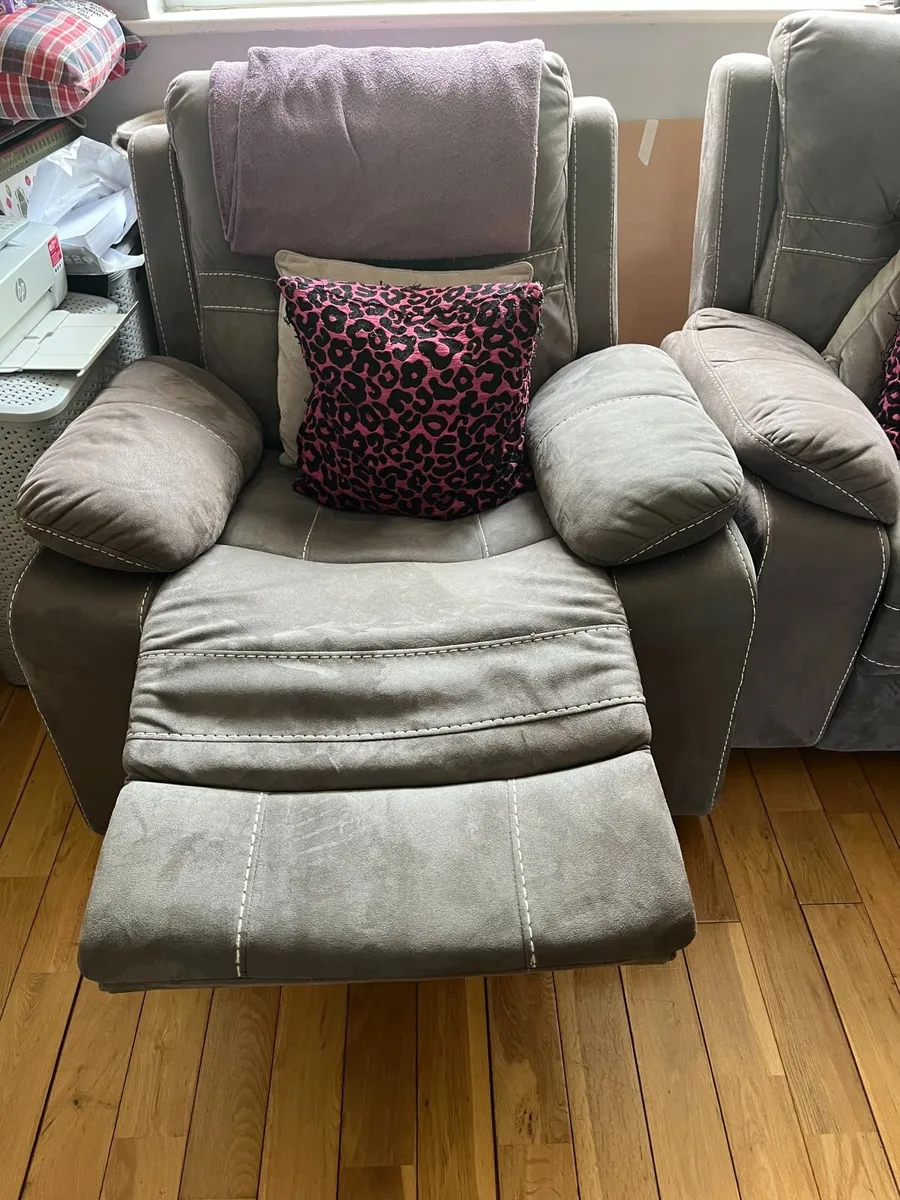 Grey 3 piece suite (sofa and 2 recliner chairs) - Image 4