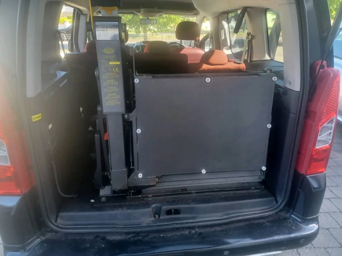 Wheelchair Lift - Image 2
