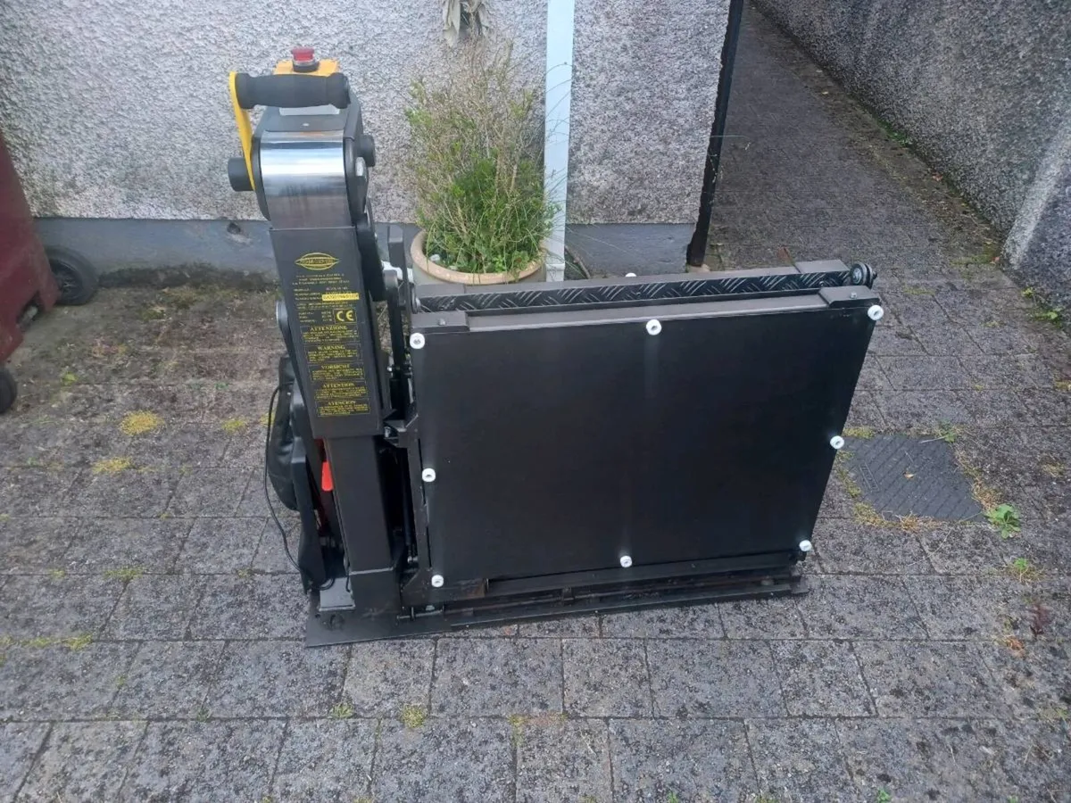 Wheelchair Lift - Image 4