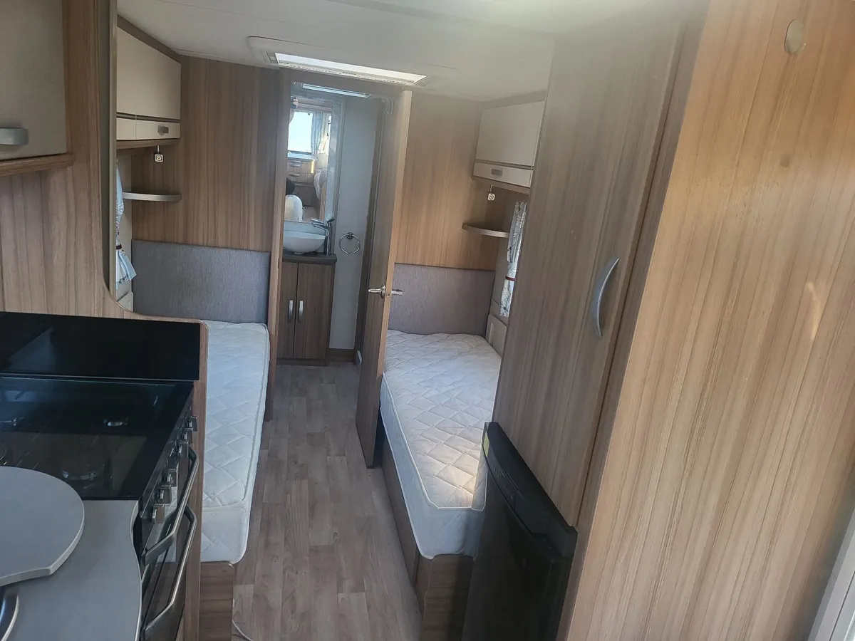 BEST VALUE 2019 CARAVAN 2 SINGLE BEDS END BATHROOM - Image 4