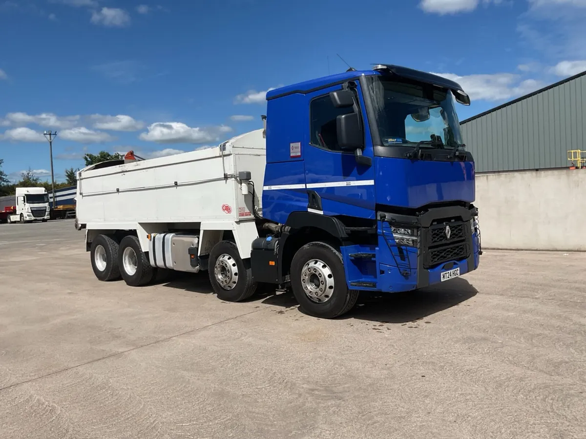 2024 Renault C440 8x4 Tar Spec Tipper - Image 1