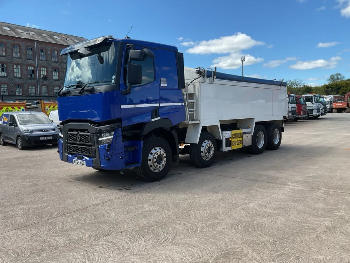 2024 Renault C440 8x4 Tar Spec Tipper - Image 3