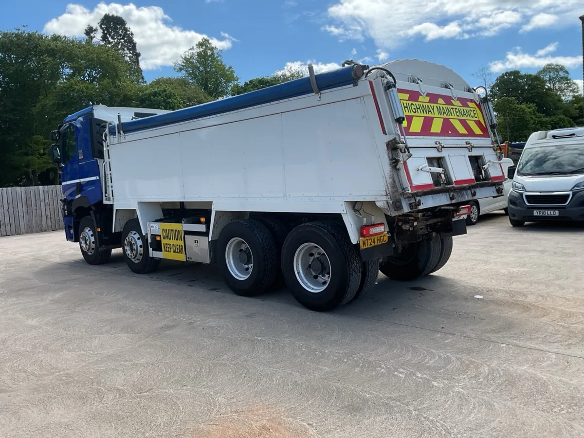 2024 Renault C440 8x4 Tar Spec Tipper - Image 4