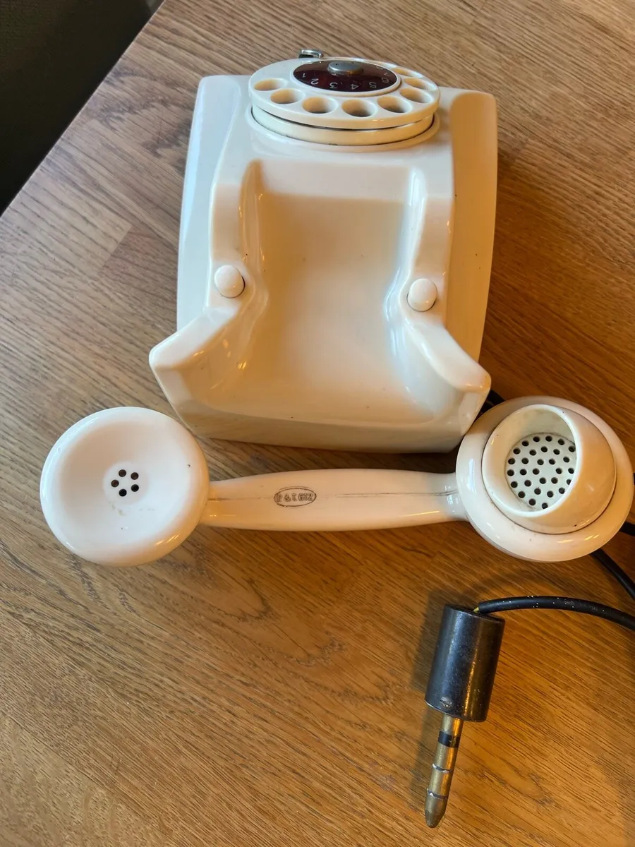 1940-1950s Ericsson Cream Phone - Image 4