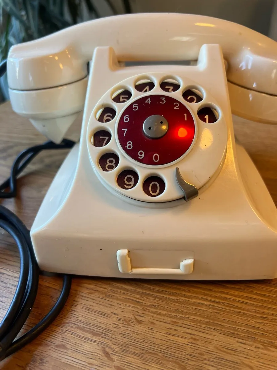 1940-1950s Ericsson Cream Phone - Image 2