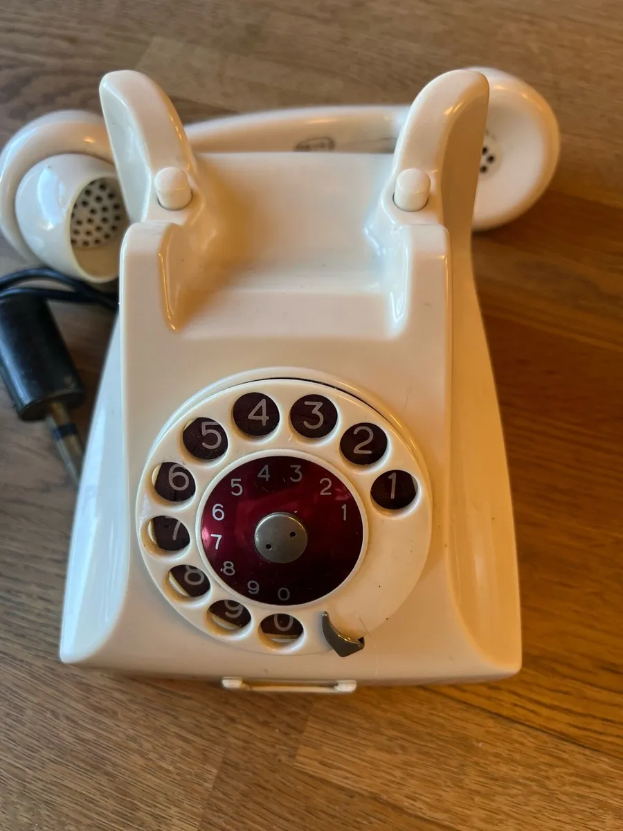 1940-1950s Ericsson Cream Phone - Image 3