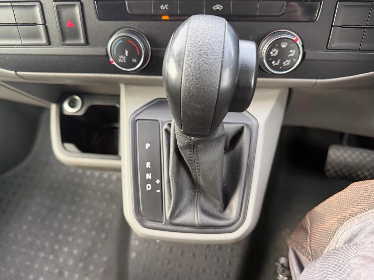 Volkswagen Transporter Automatic- HIGH SPEC - Image 4