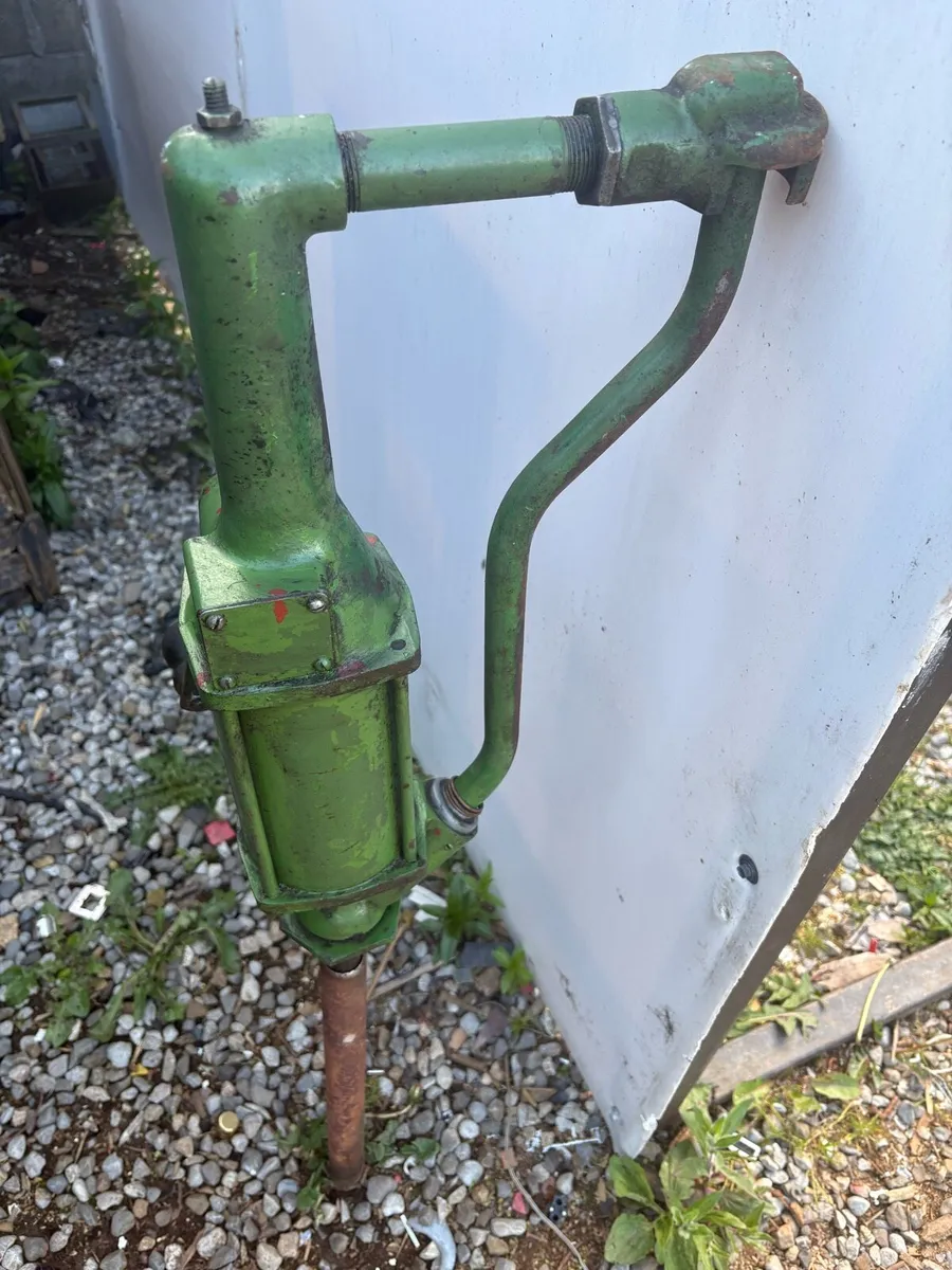 Old oil pump p.m. of interest - Image 3