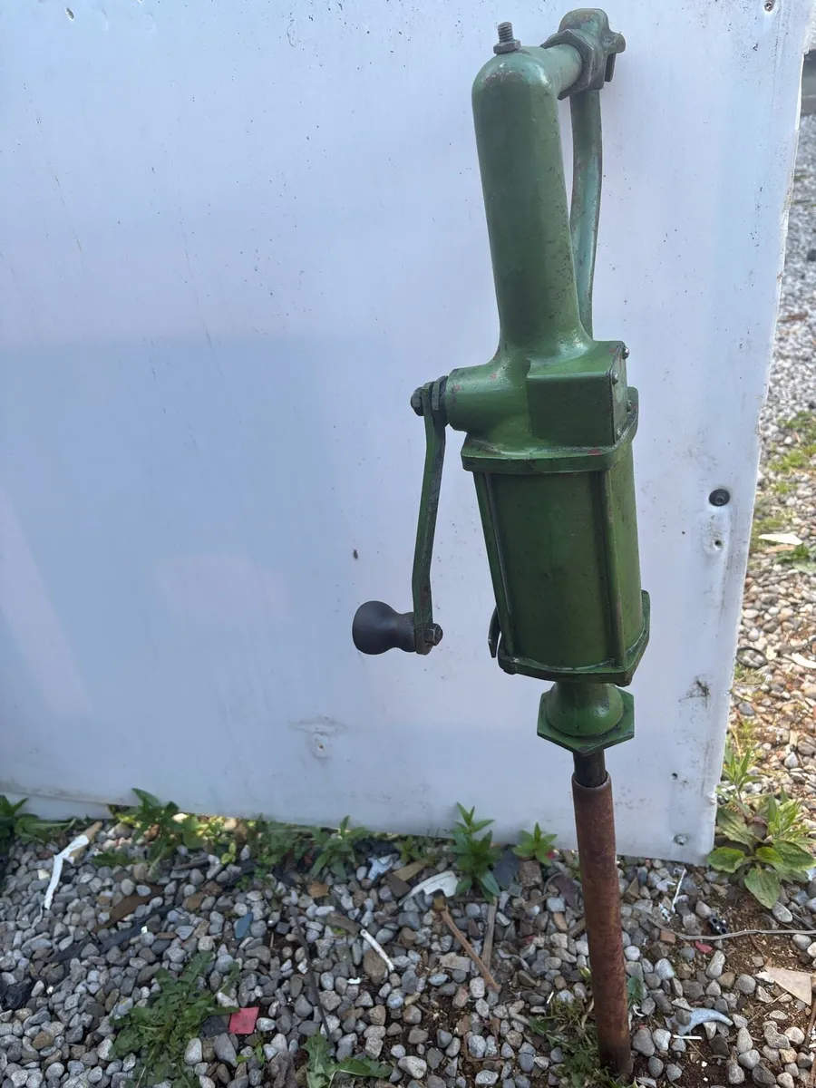 Old oil pump p.m. of interest - Image 4