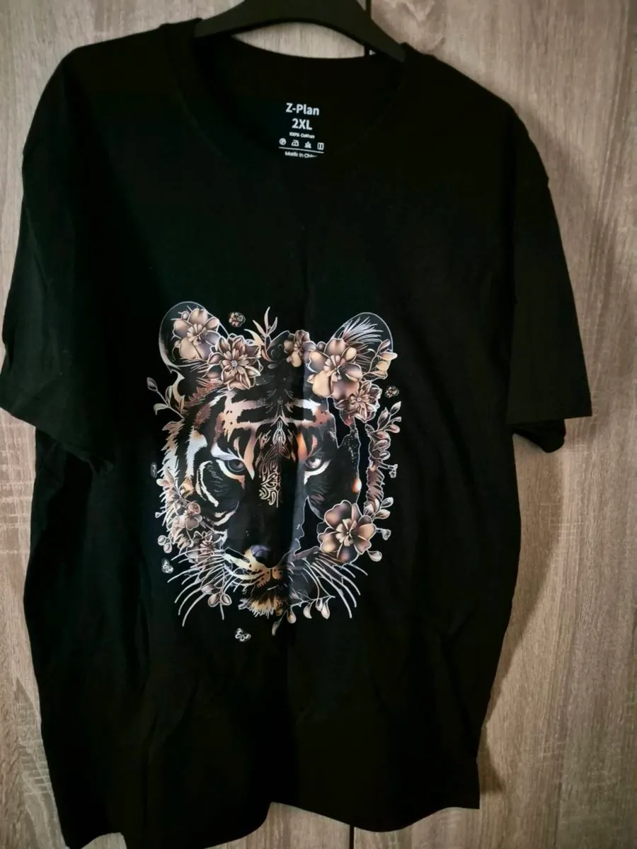 TIGER HOODY/TSHIRTS - Image 3
