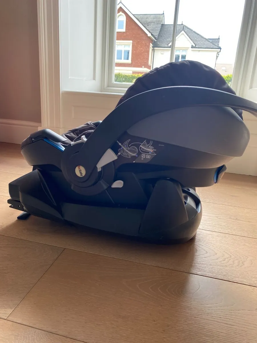 Baby carseat - Image 2