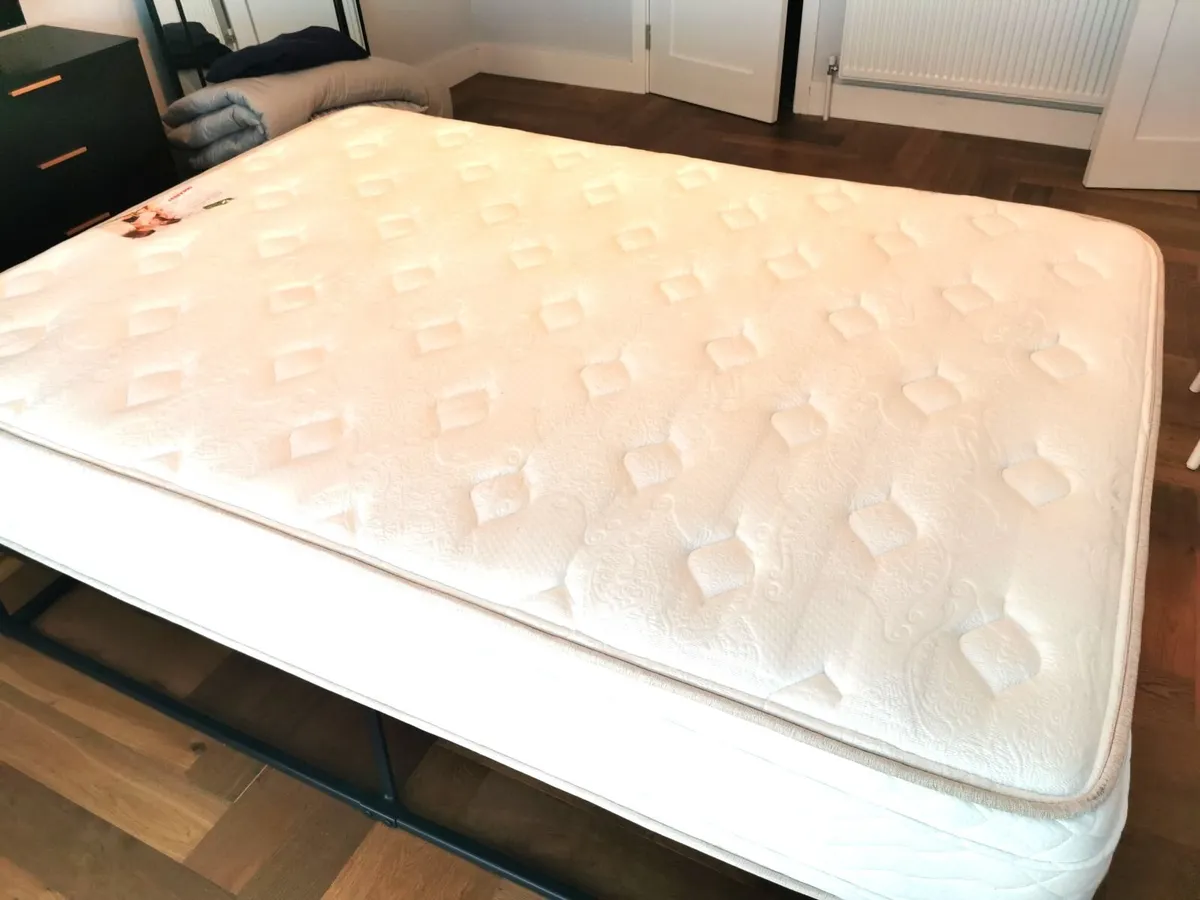 Mattress (double-queen). As new. - Image 3