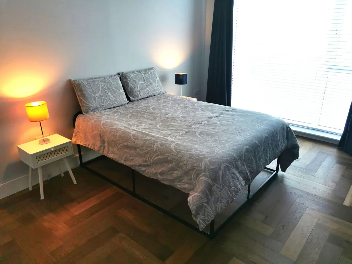 Mattress (double-queen). As new. - Image 1
