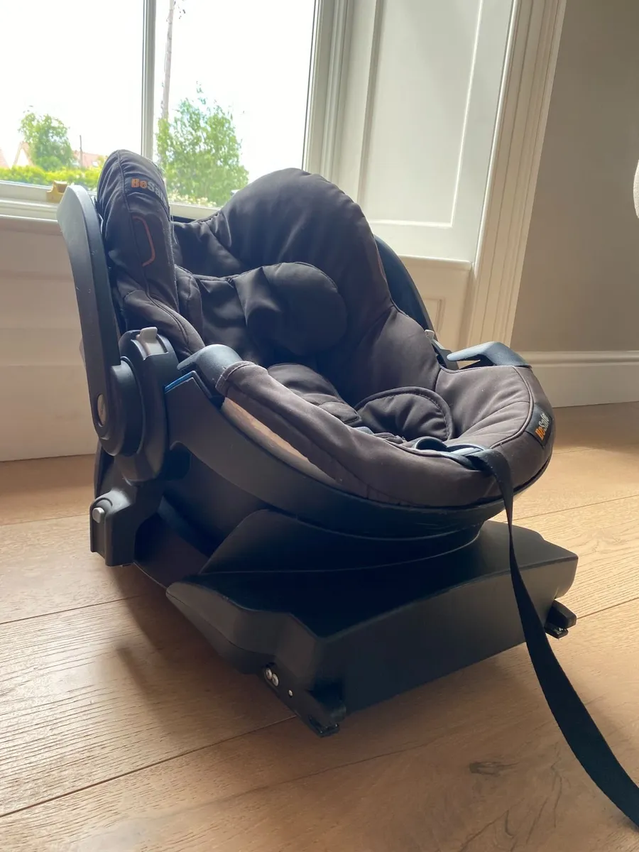 Baby carseat - Image 1