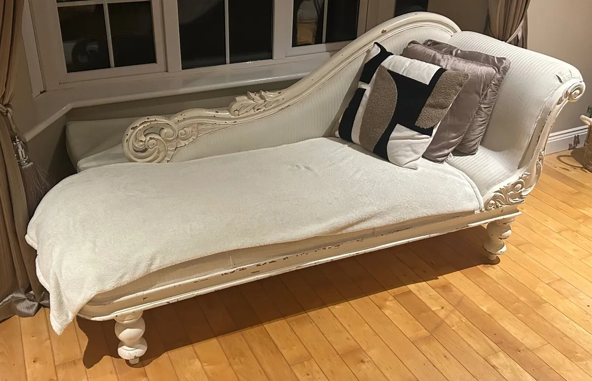 Chaise Lounge - Image 1