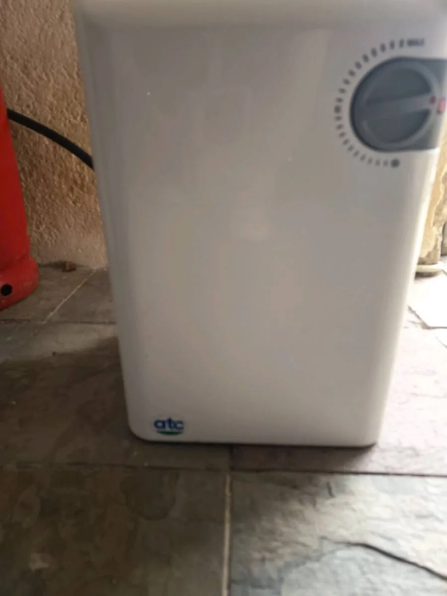 Water heater - Image 1