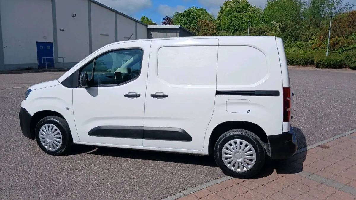 231 Citroën berlingo 3 seater van Test 4-27 - Image 4