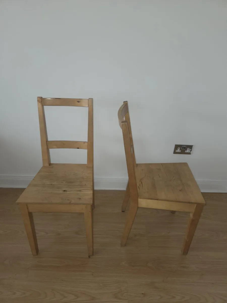 Folding table and 2 chairs - Image 4