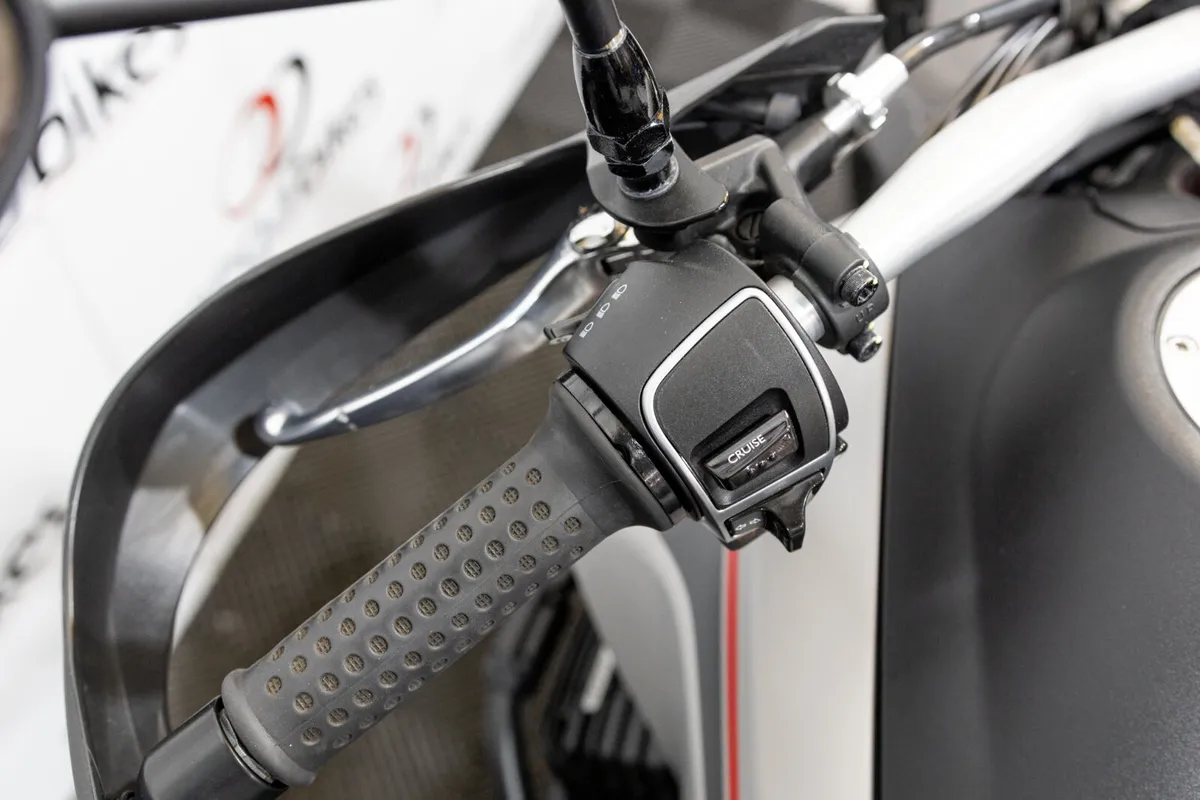 Moto Guzzi V85TT Travel Edition - Image 3