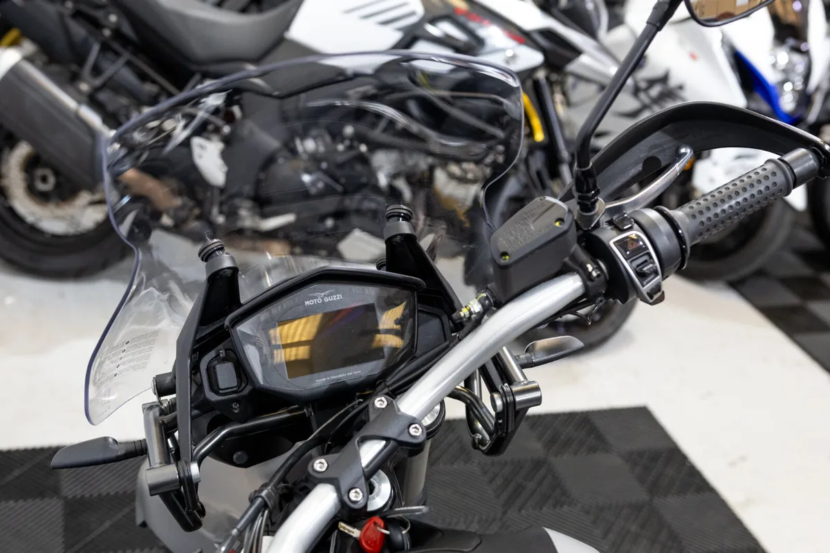 Moto Guzzi V85TT Travel Edition - Image 4