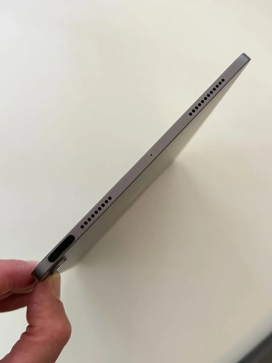 iPad, Apple iPad Air, 4th gen, 64GB, 13 inch Used in excellent condition with accessories - Image 4
