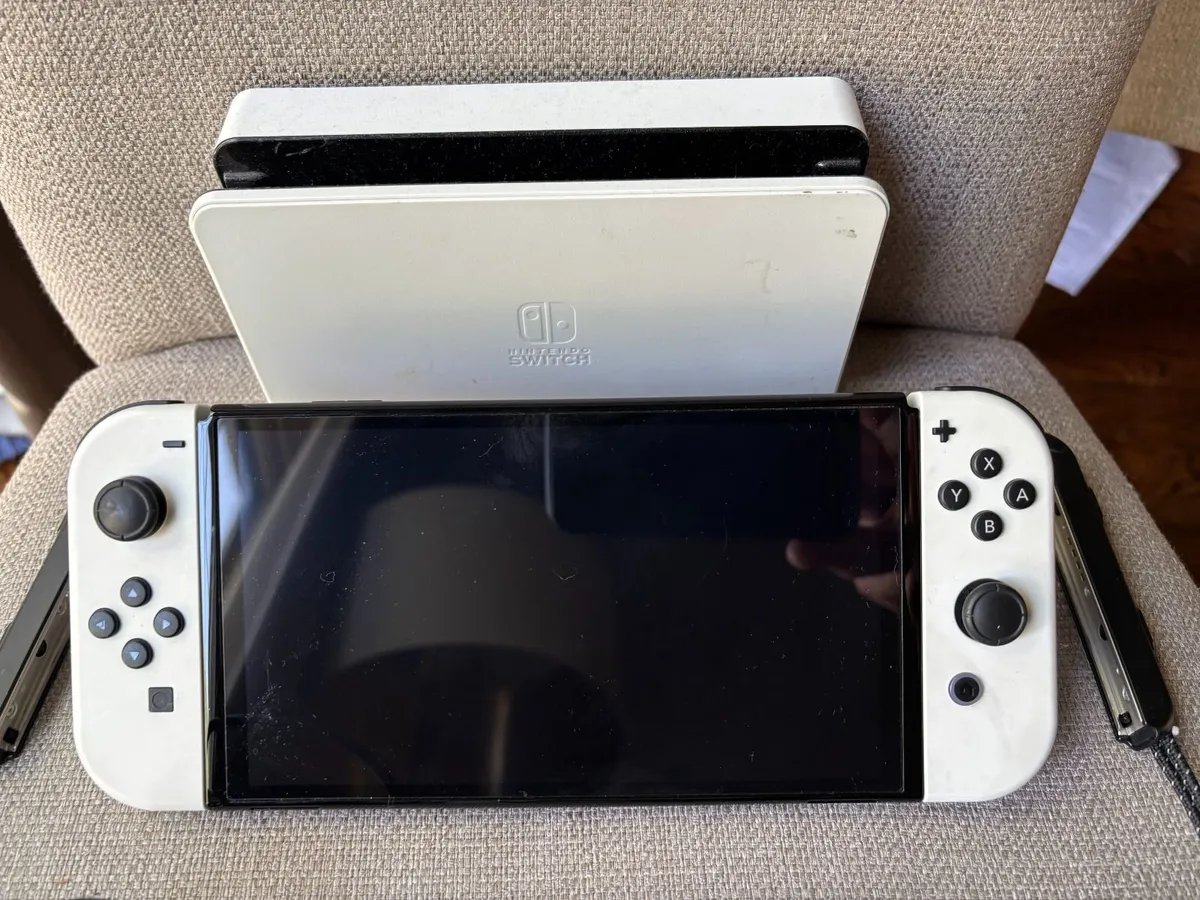 Nintendo Switch - Image 2