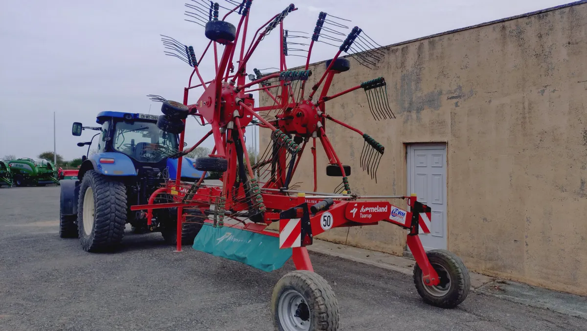 Kverneland 9578 Twin rotor Rake - Image 3
