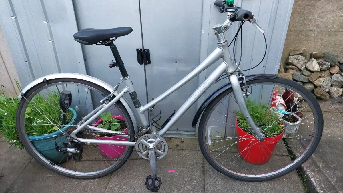 Giant CRS Trekking Bike - Image 4