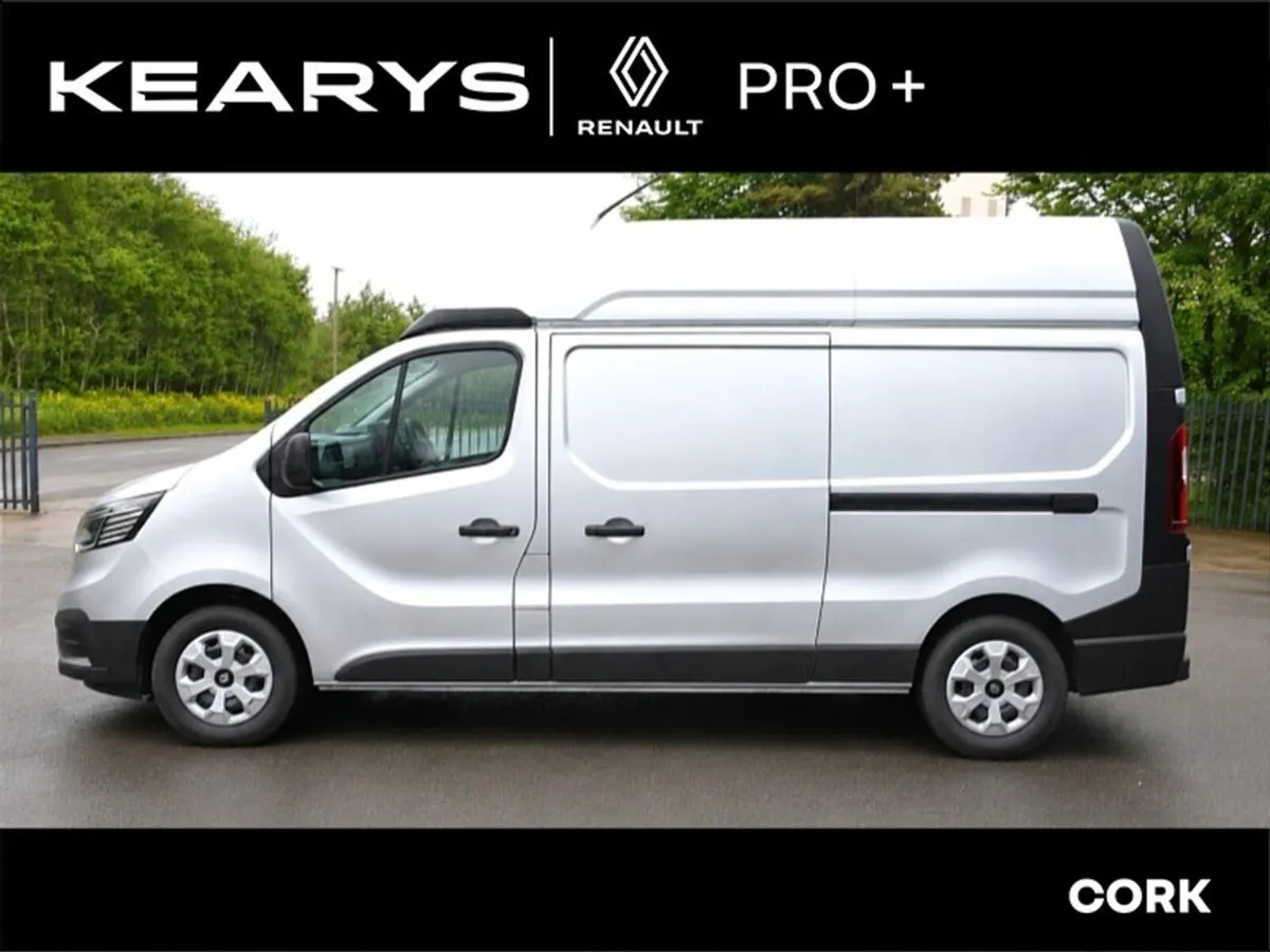 Renault Trafic LH30 Blue dCi 150 Advance Panel Van - Image 3