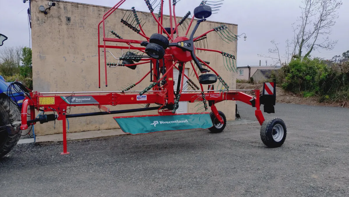 Kverneland 9572 Twin Rotor Rake - Image 1