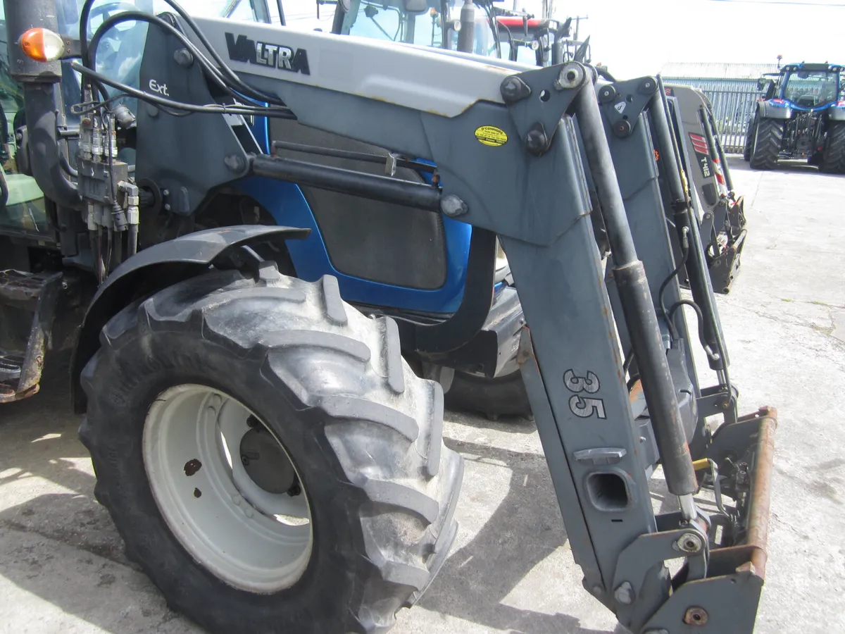 Quicke Q35 loader for sale. - Image 1