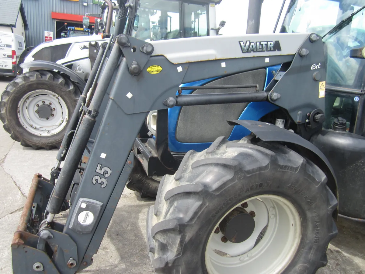 Quicke Q35 loader for sale. - Image 2