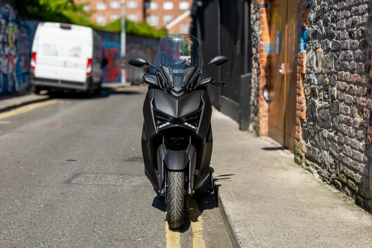 Yamaha Xmax 400 - Image 4