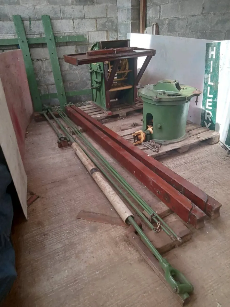 Horse drawn thrashing machine - Image 2