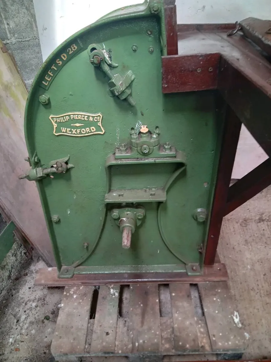 Horse drawn thrashing machine - Image 3