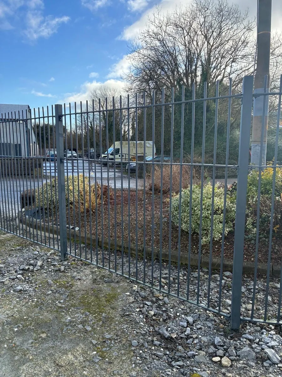 Railings 9ft x 7ft - Image 1
