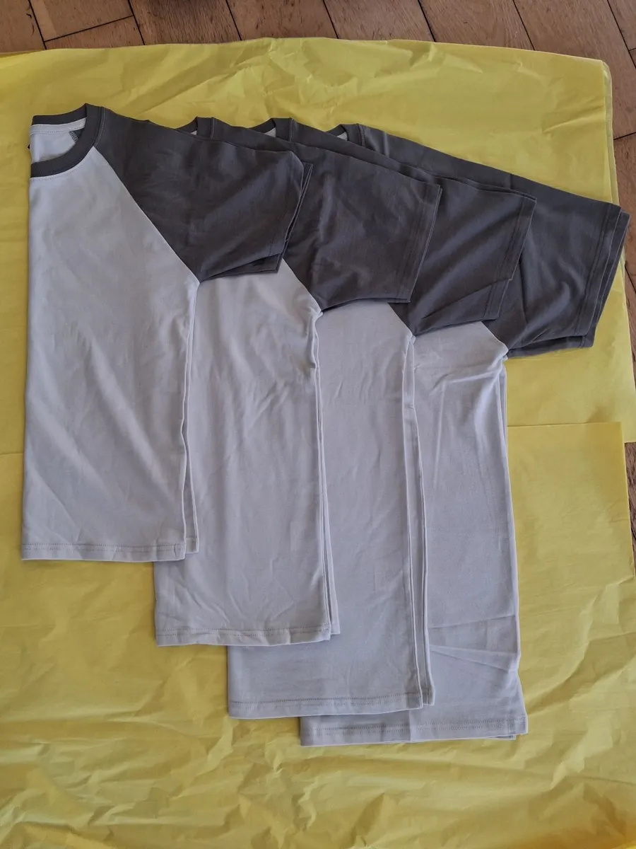 Job lot of 2 Tone Youth T-Shirts (297 pieces) - Image 1