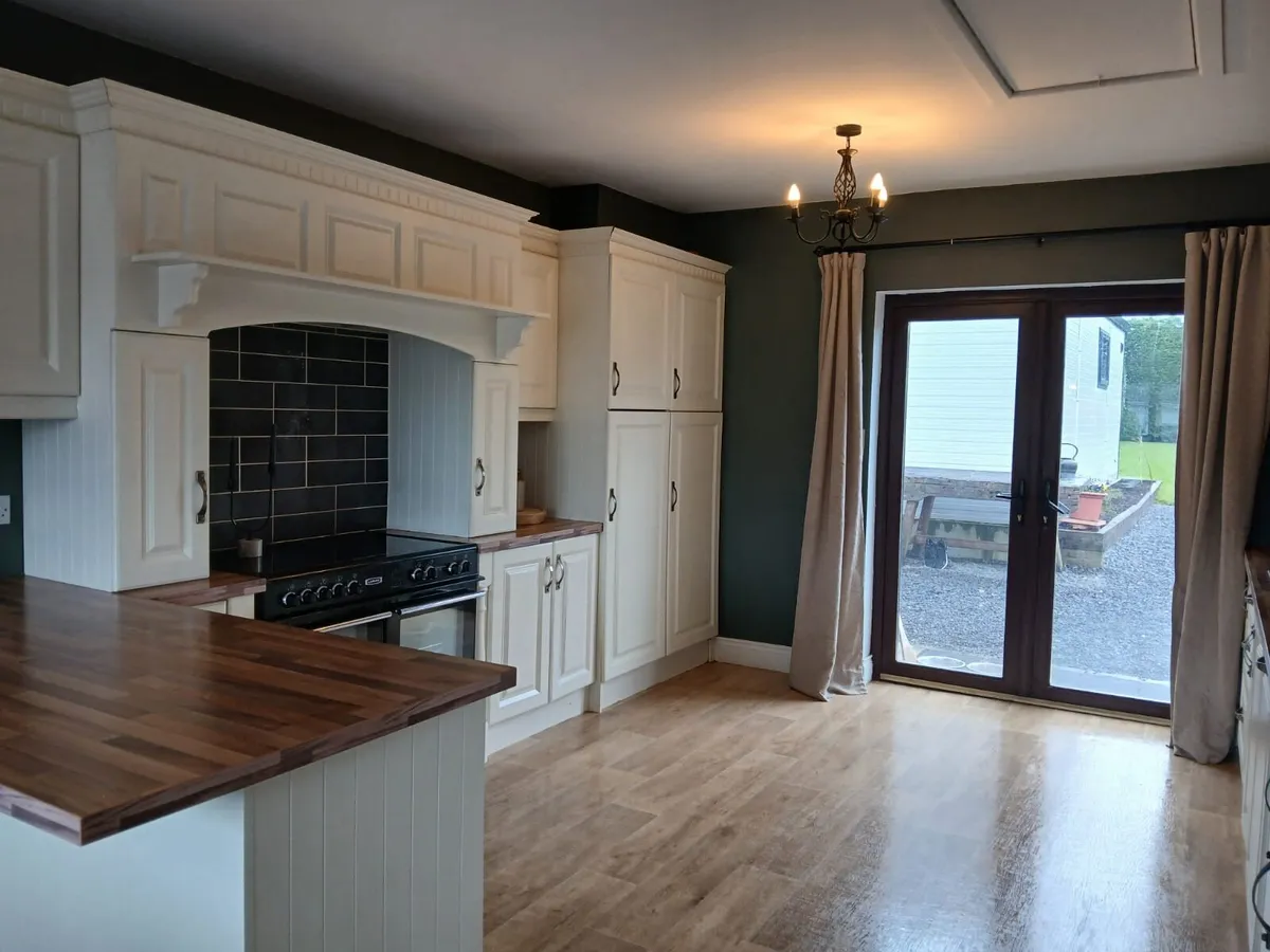 Fitted Kitchen - Image 3