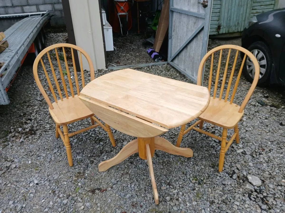 Table and 2 chairs FERMOY - Image 1
