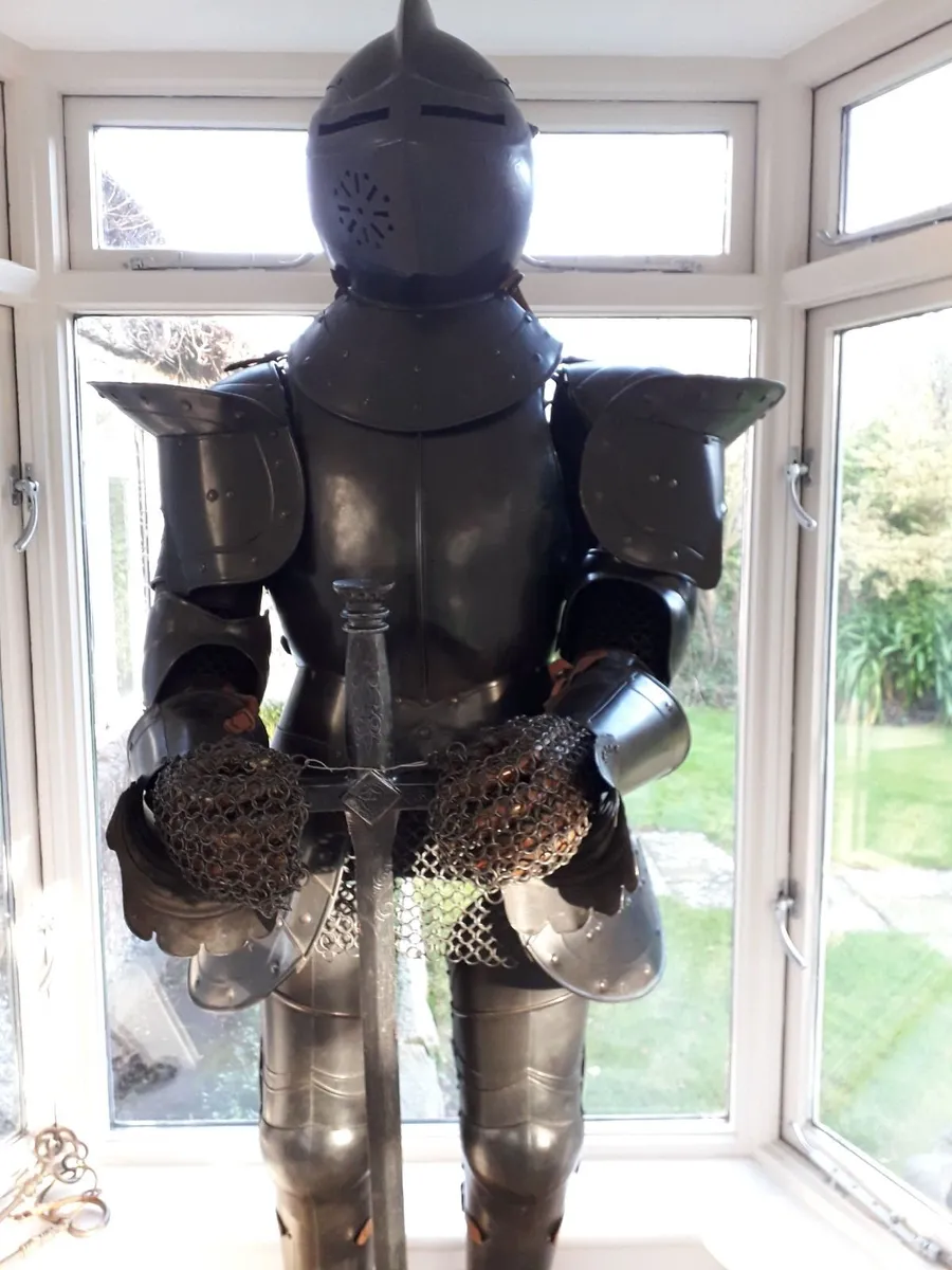 Suit of Armour / Gladiator / Knight - Image 3