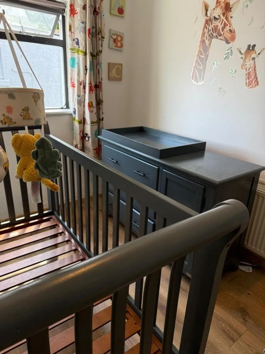 Selling a nursery set for twins, consisting of 2 Kub Walda cot beds and a matching changing unit. - Image 1