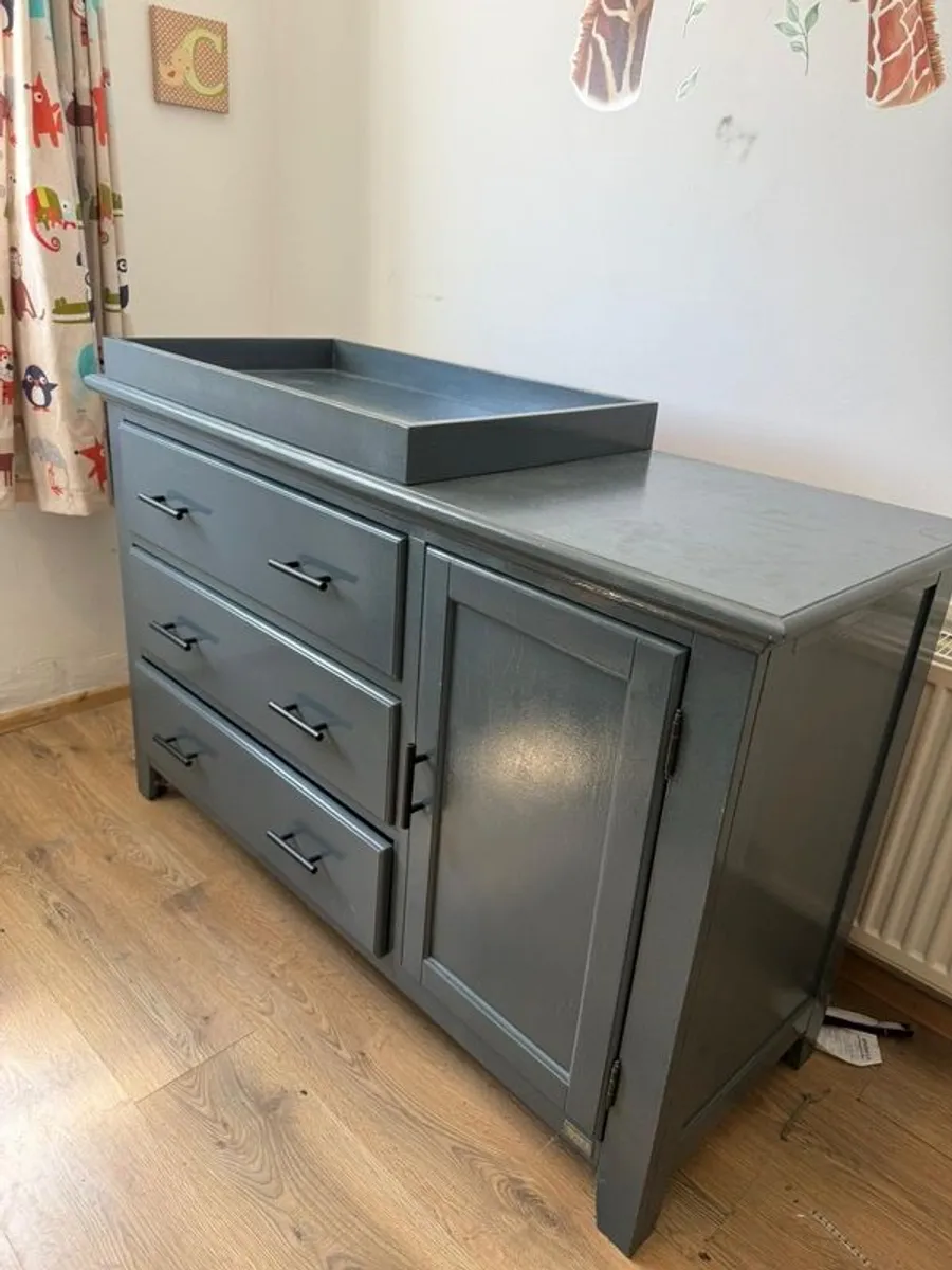 Selling a nursery set for twins, consisting of 2 Kub Walda cot beds and a matching changing unit. - Image 2